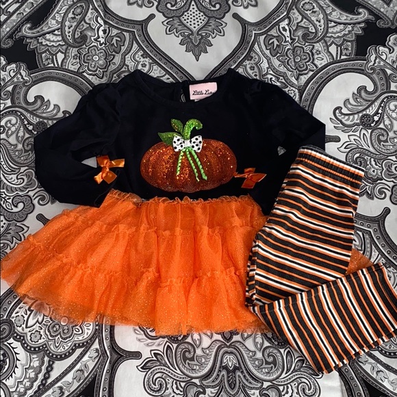 Little Lass Halloween ๐ Outfit